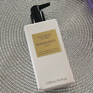 (Unopened New)Victoria's Secret Bombshell Gold Fragrance Lotion - White and Gold